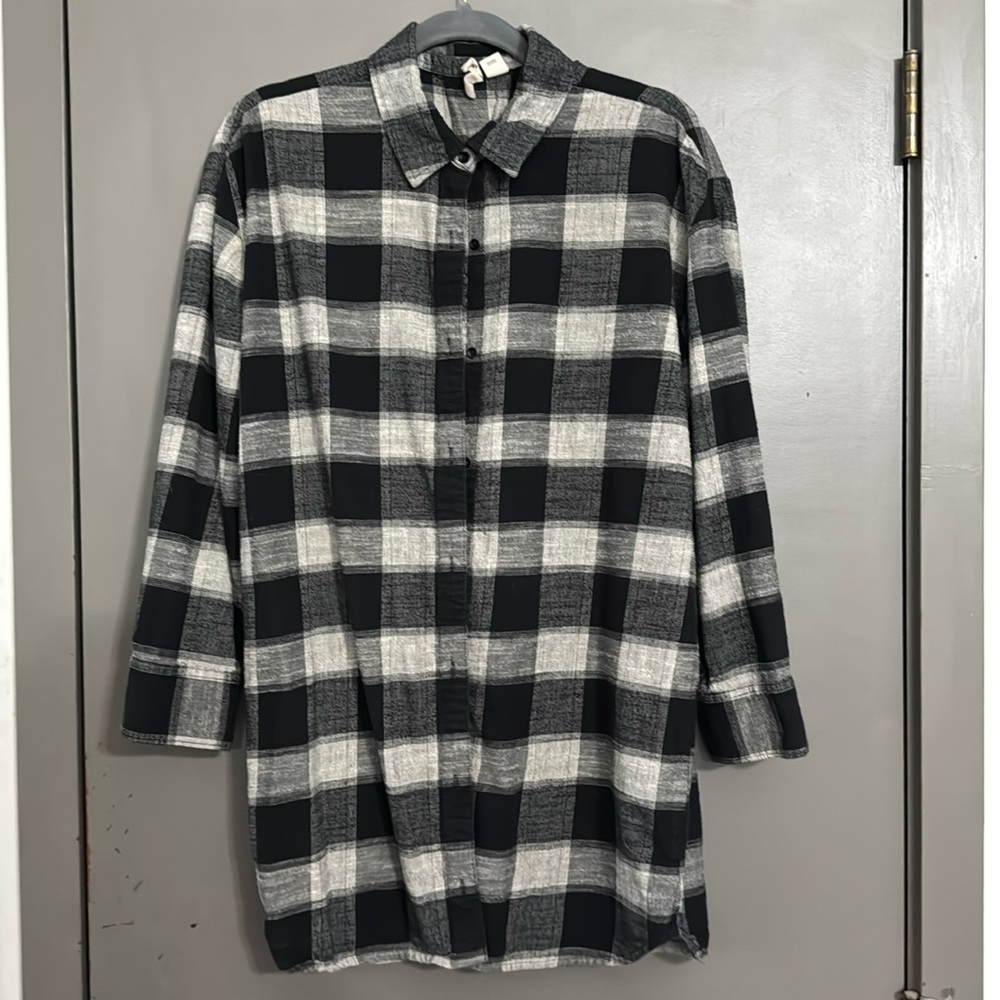 Billabong brand women’s button down size medium